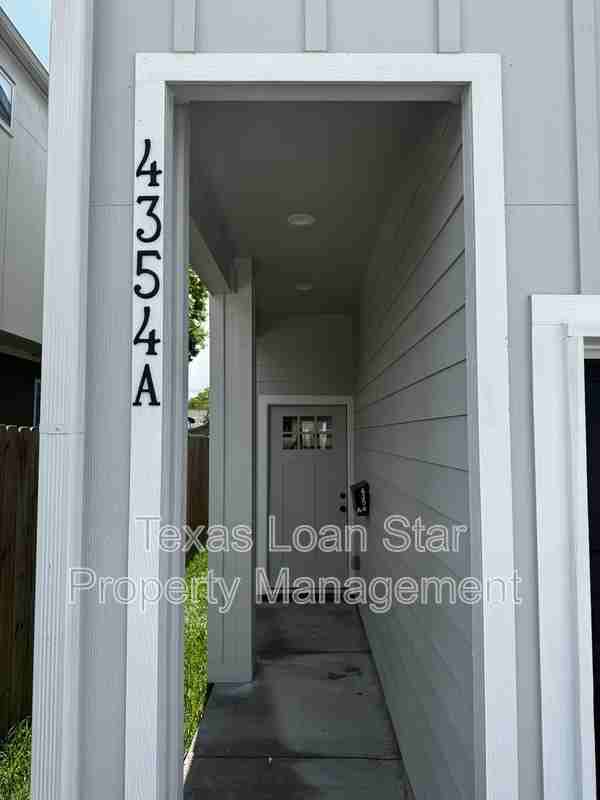 4354 Clover St #A - Photo 2 of 3
