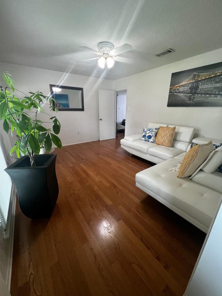 9410 Vienna Ave - Photo 5 of 17