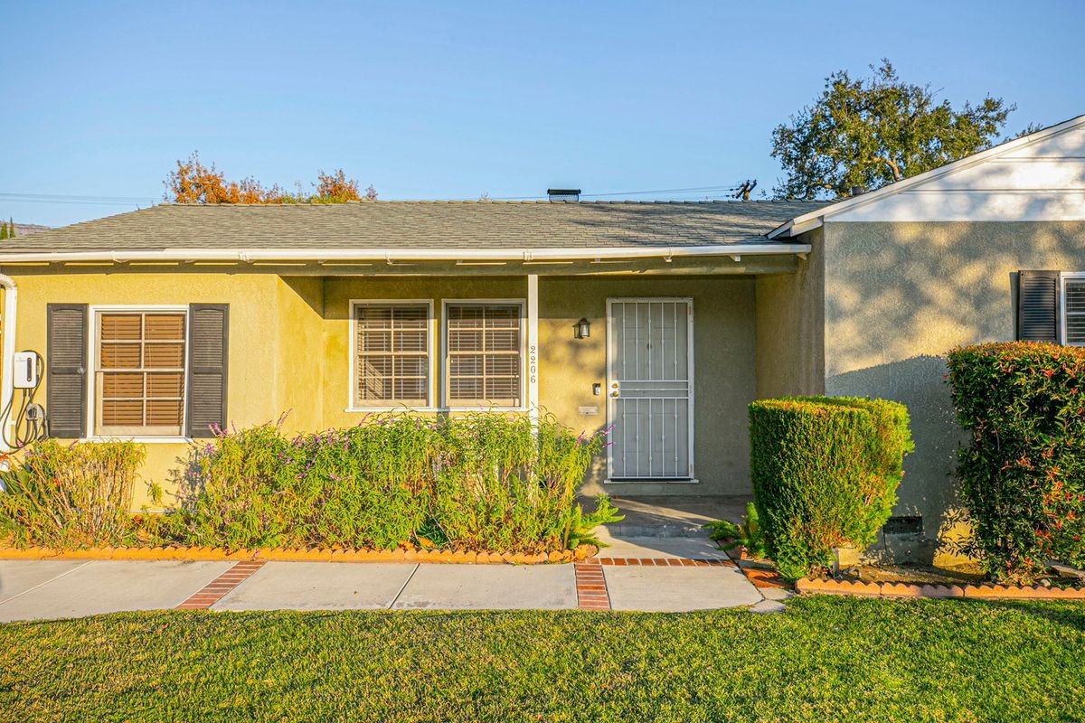 2206 N Orchard Dr - Photo 2 of 22