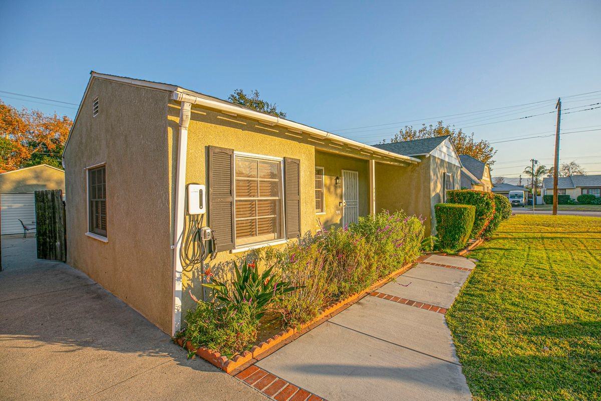 2206 N Orchard Dr - Photo 3 of 22