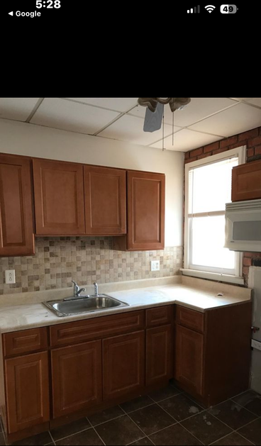 5240 Sylvester St - Photo 2 of 11