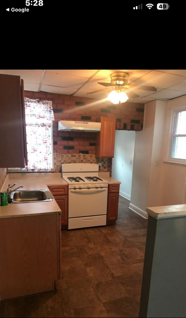 5240 Sylvester St - Photo 3 of 11
