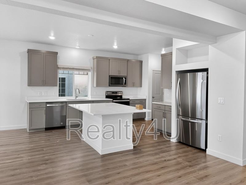 138 E Crown Point Dr - Photo 4 of 22