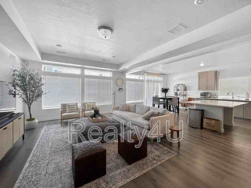 138 E Crown Point Dr - Photo 6 of 22