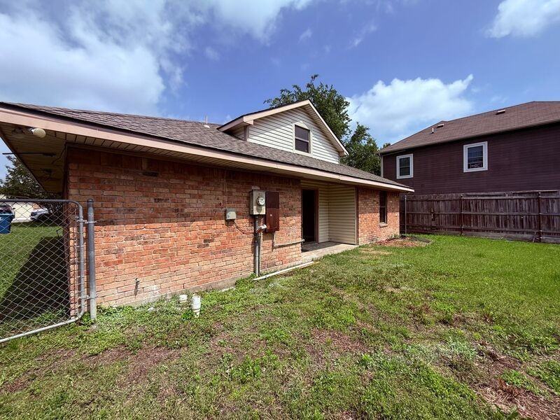 609 Trout St - Photo 3 of 22