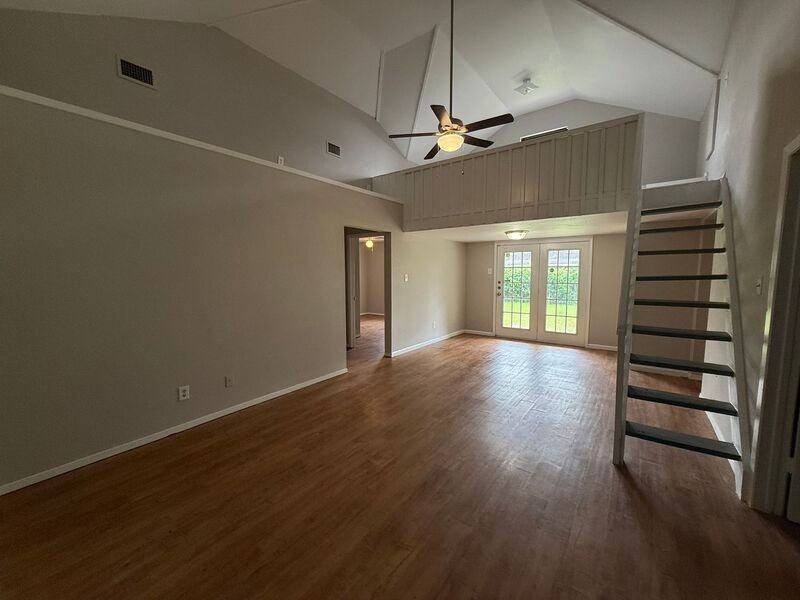 609 Trout St - Photo 4 of 22