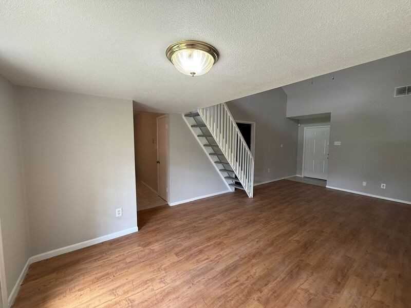 609 Trout St - Photo 6 of 22