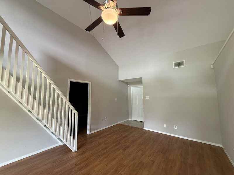 609 Trout St - Photo 7 of 22