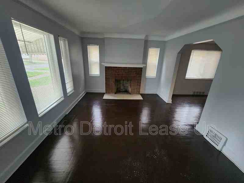 10724 Whitehill St - Photo 2 of 10