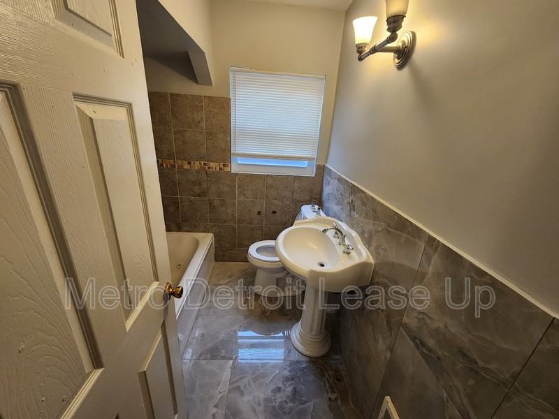 10724 Whitehill St - Photo 5 of 10