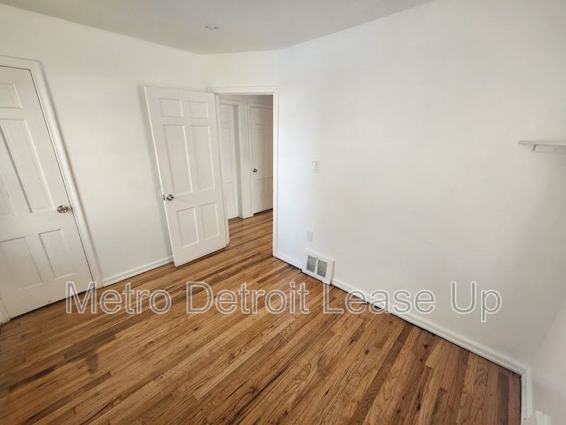 20110 Northlawn St - Photo 4 of 9