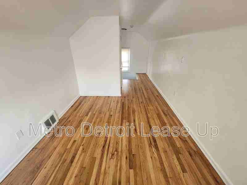 20110 Northlawn St - Photo 7 of 9