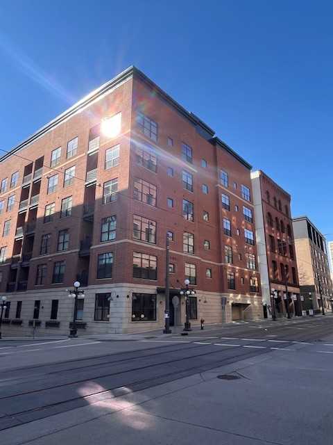 270 4th St E #401