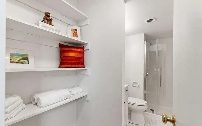 2 Hawthorne Pl - Photo 2 of 8