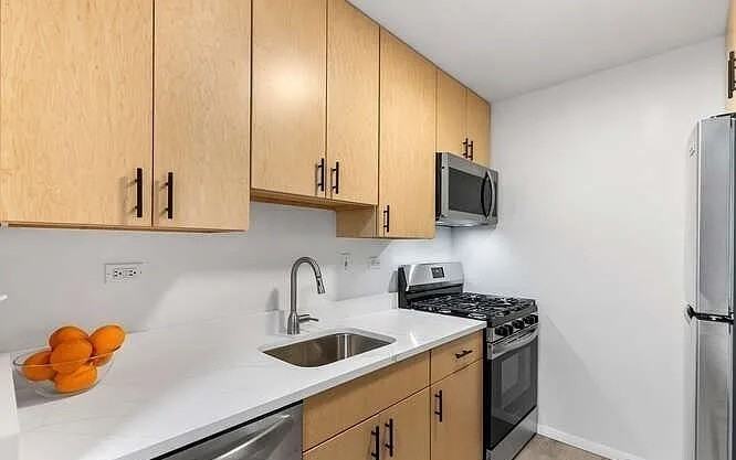 2 Hawthorne Pl - Photo 5 of 8