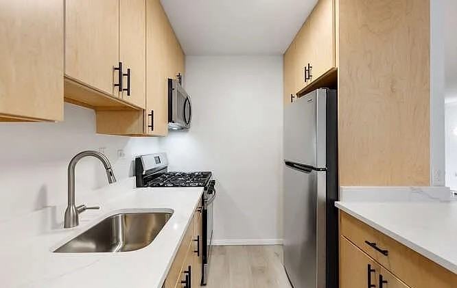 2 Hawthorne Pl - Photo 7 of 8