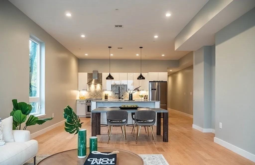 243 Condor St - Photo 5 of 8