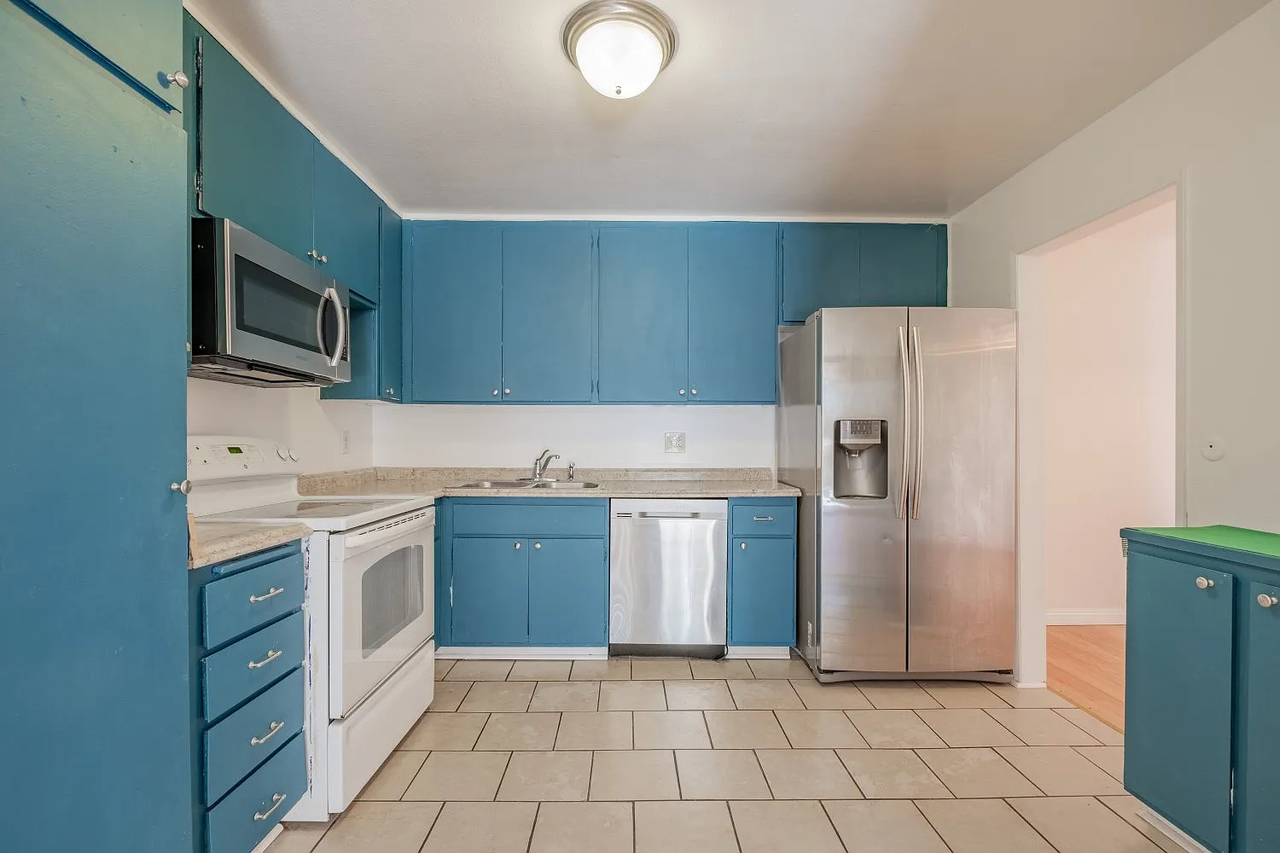 125 N Allen Ave #217 - Photo 5 of 26