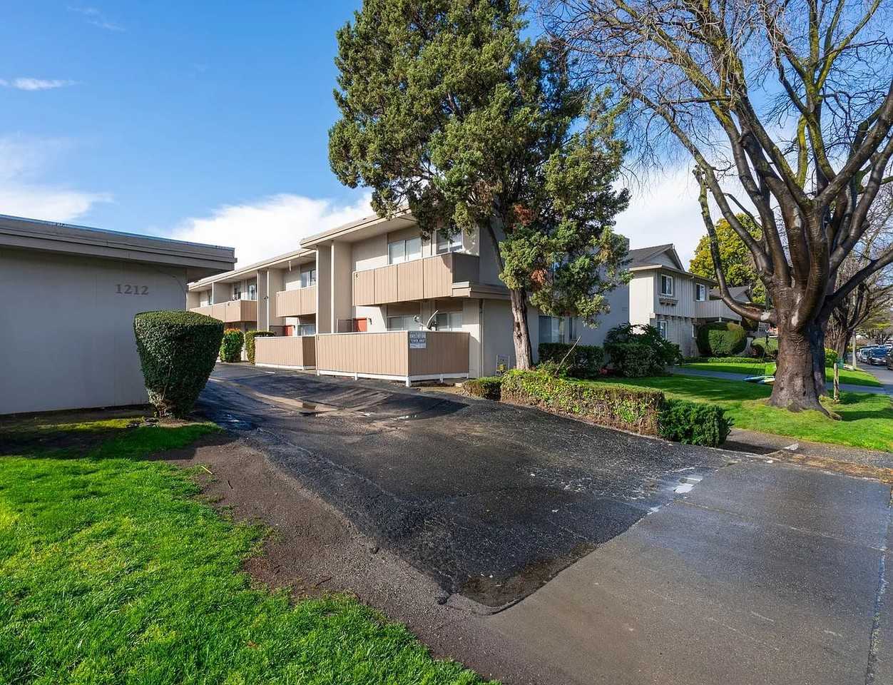 1212 W Mc Kinley Ave - Photo 4 of 8