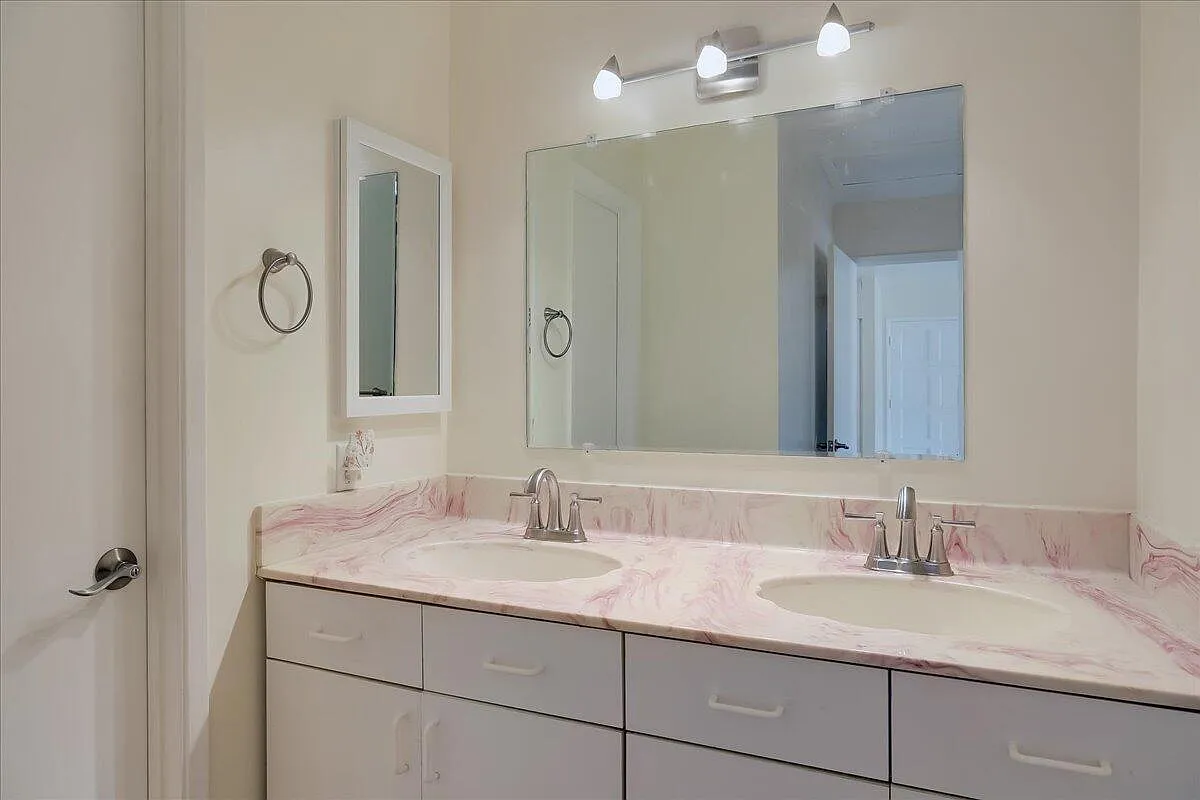 5510 Armitos Ave #6 - Photo 7 of 22