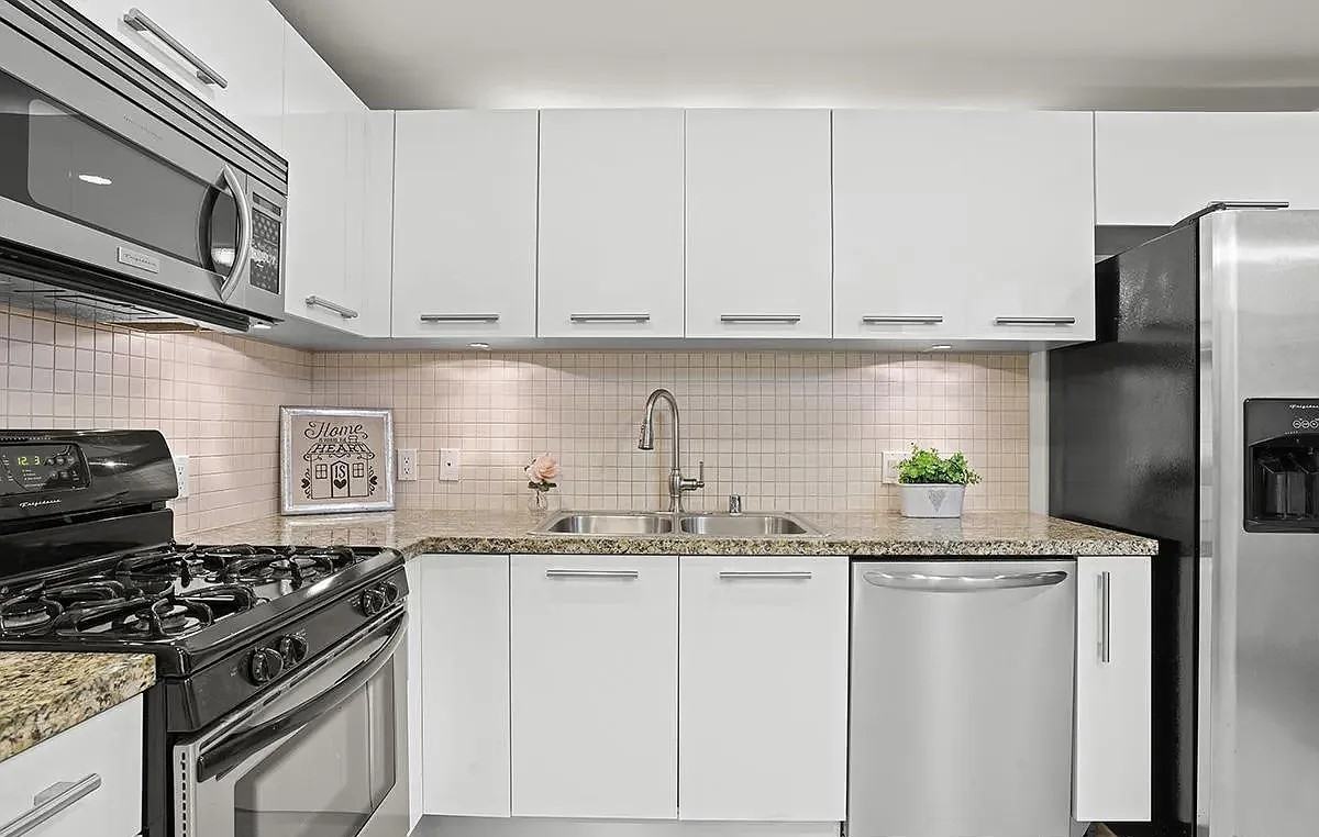 1431 Pacific Hwy #110 - Photo 3 of 31