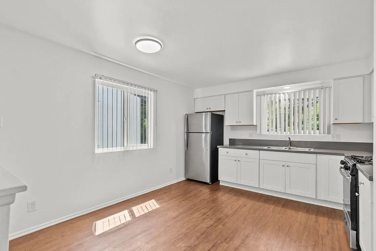 520 W Carrillo St - Photo 7 of 12