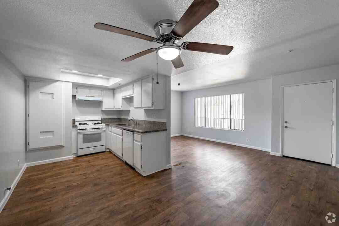 13106 Yorba Ave - Photo 2 of 15