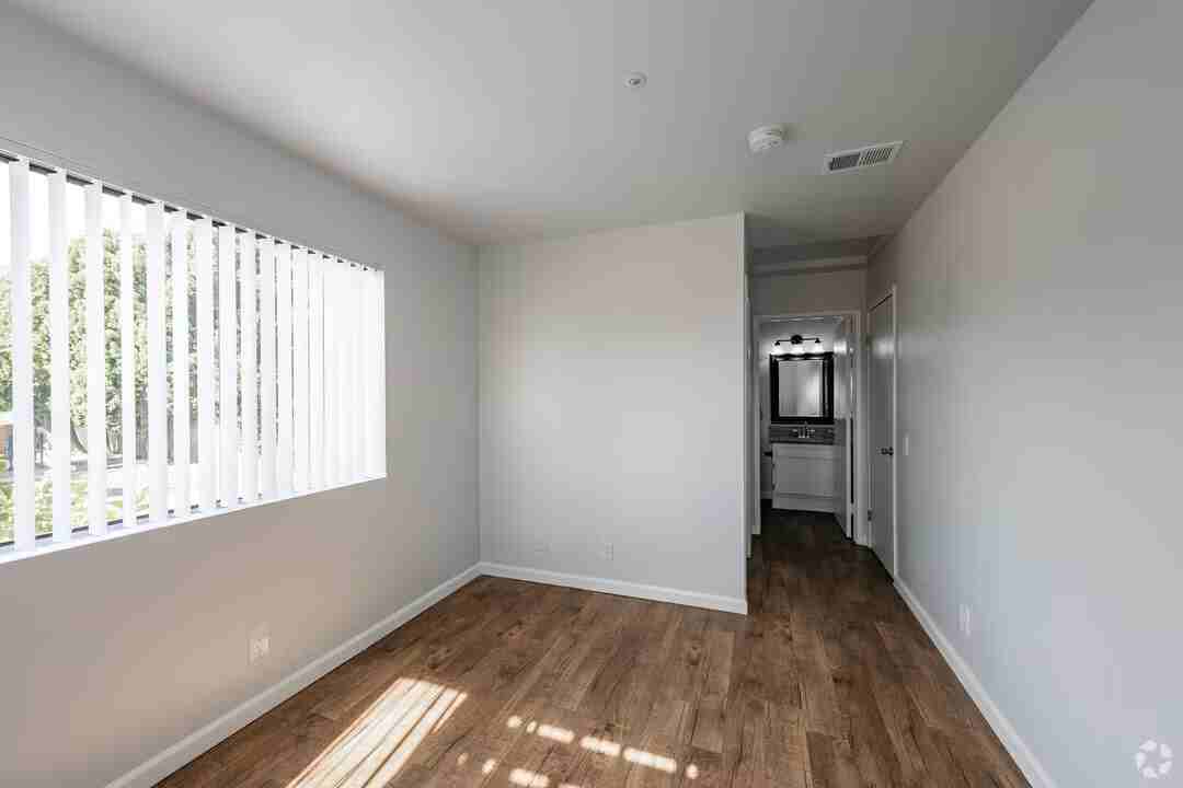 13106 Yorba Ave - Photo 4 of 15