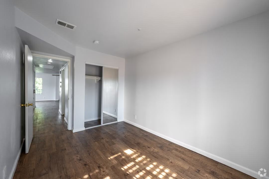 13106 Yorba Ave - Photo 6 of 15