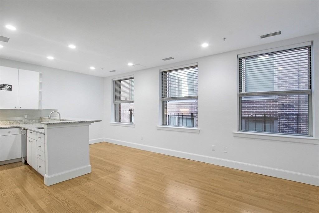 140 Boylston St - Photo 4 of 12