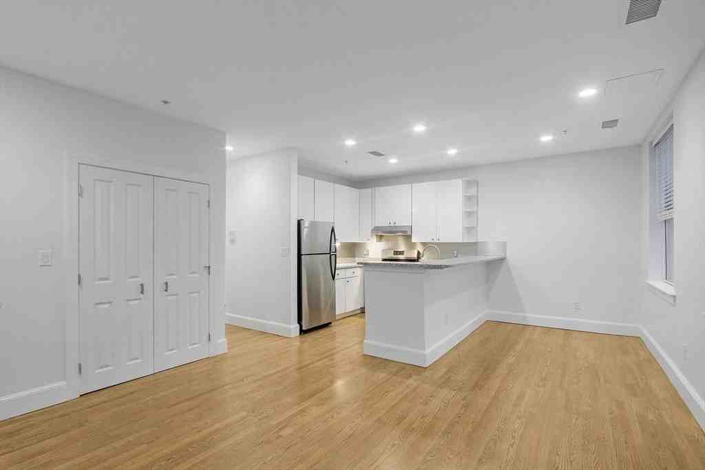 140 Boylston St - Photo 6 of 12