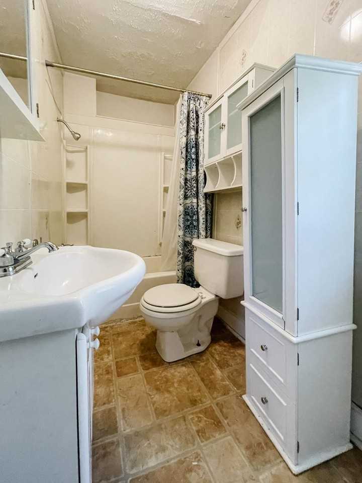 1242 Hunt St - Photo 6 of 20