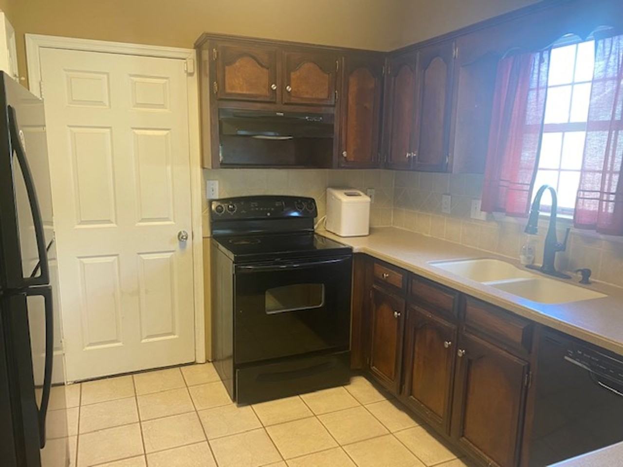 1336 Royalty Dr - Photo 4 of 11