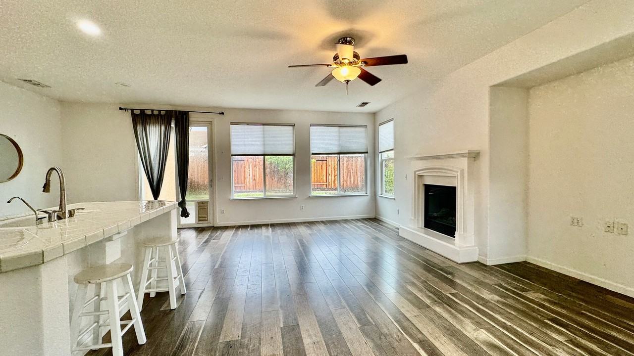 1536 Alicia Way - Photo 6 of 36