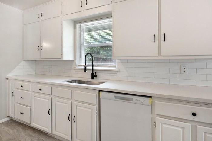 730 N College St - Photo 4 of 22