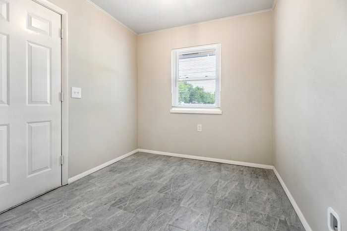 730 N College St - Photo 6 of 22