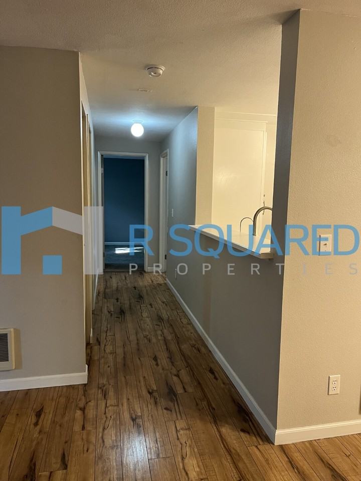 975 Aberdeen Avenue NEUnit L203 #L203 - Photo 2 of 14