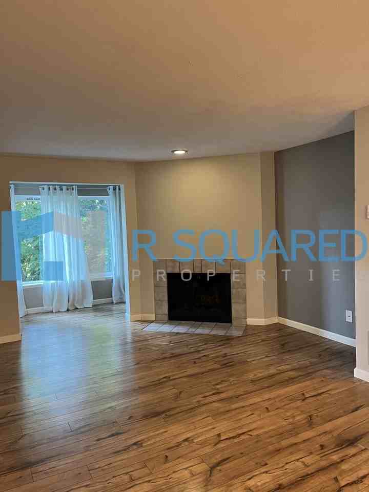 975 Aberdeen Avenue NEUnit L203 #L203 - Photo 3 of 14