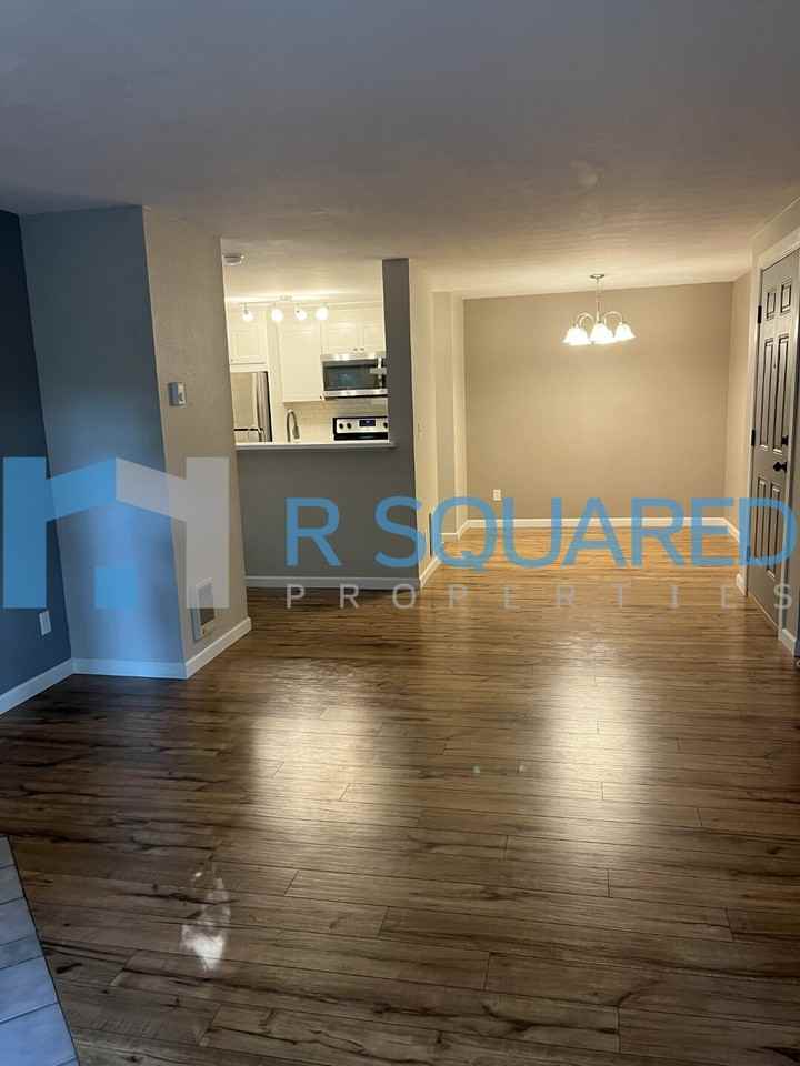 975 Aberdeen Avenue NEUnit L203 #L203 - Photo 4 of 14