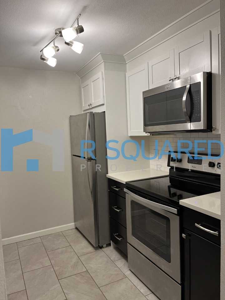 975 Aberdeen Avenue NEUnit L203 #L203 - Photo 7 of 14