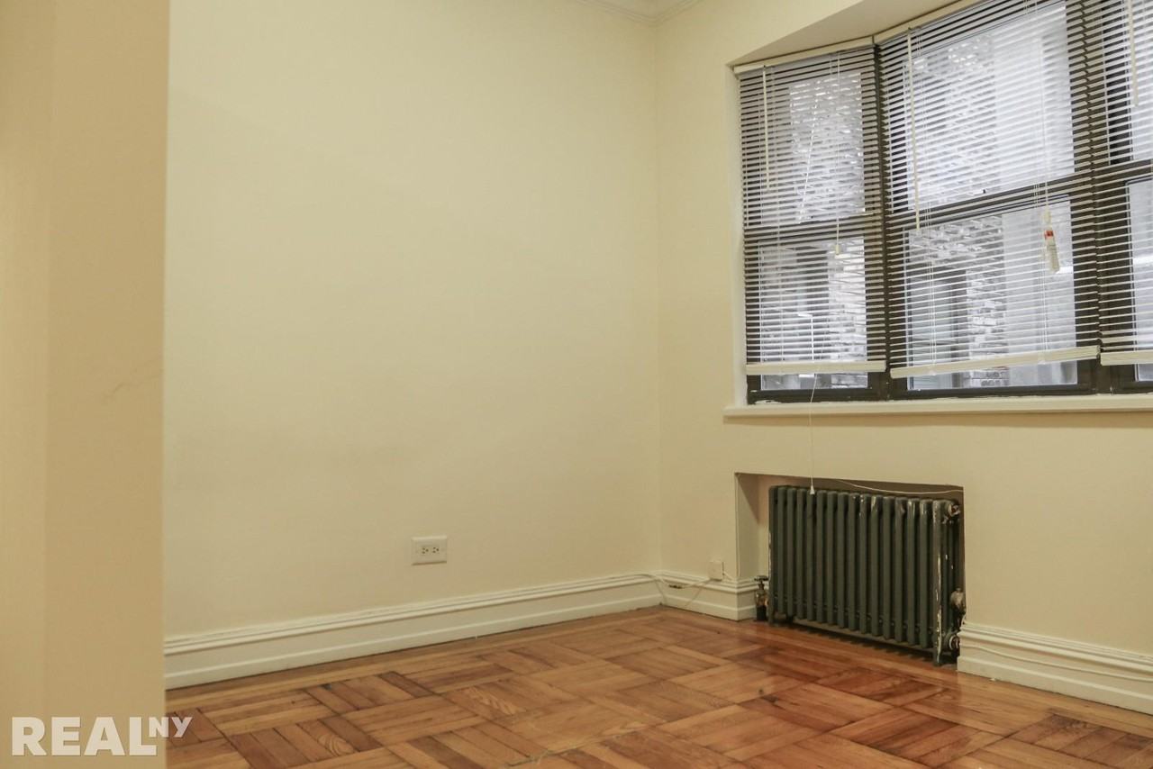 E 46th St #5D - Photo 5 of 6
