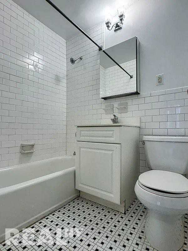 W 55th St #4A - Photo 3 of 3