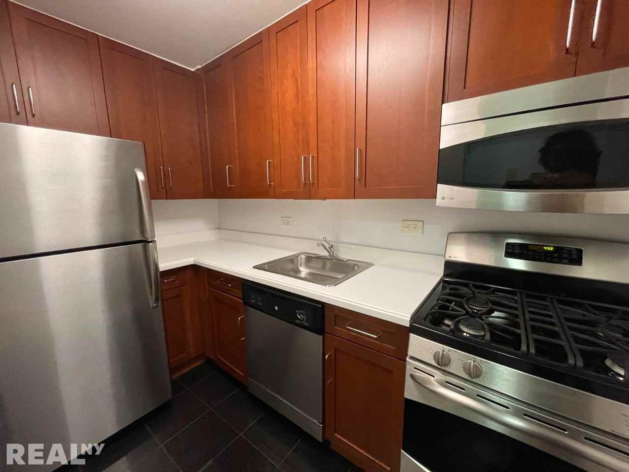 8th Ave #4L - Photo 2 of 7