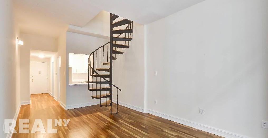 Astor Pl #PHD - Photo 2 of 5