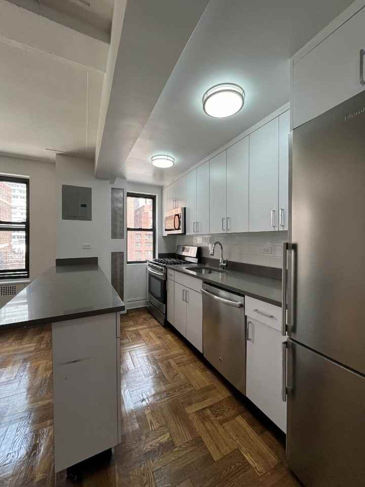 E 38th St #11D - Photo 2 of 8