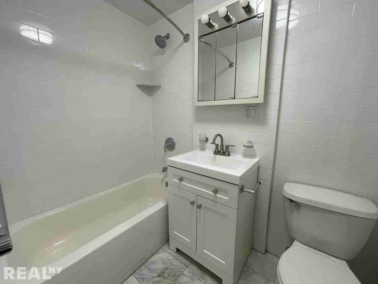 E 49th St #4A - Photo 4 of 4