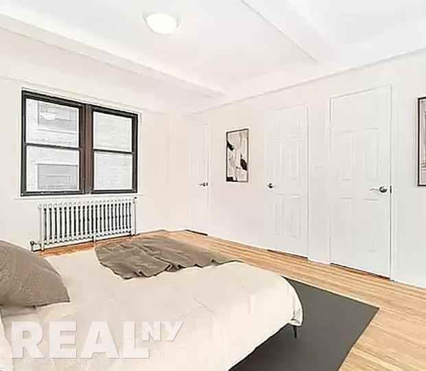 Amsterdam Ave #1H - Photo 3 of 5