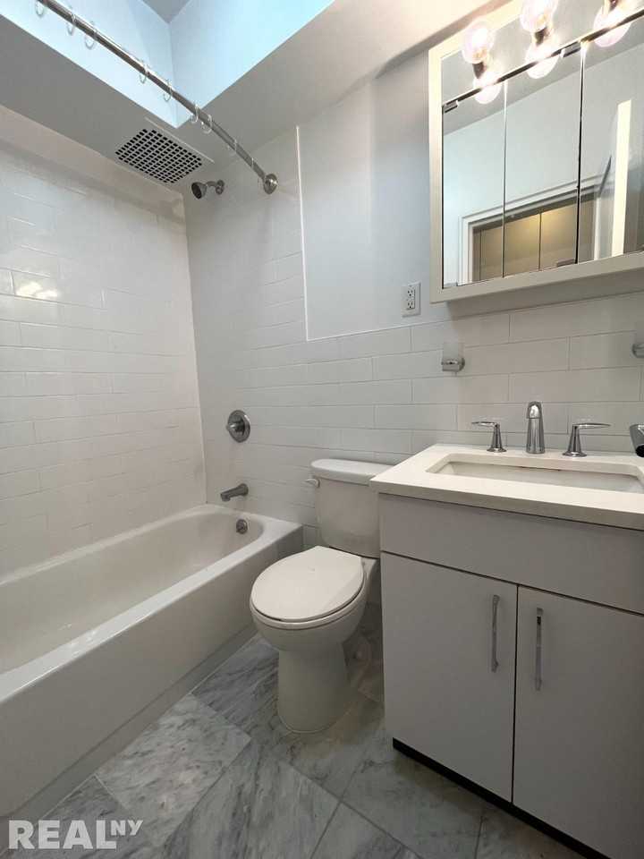 Lexington Ave #4R - Photo 3 of 3