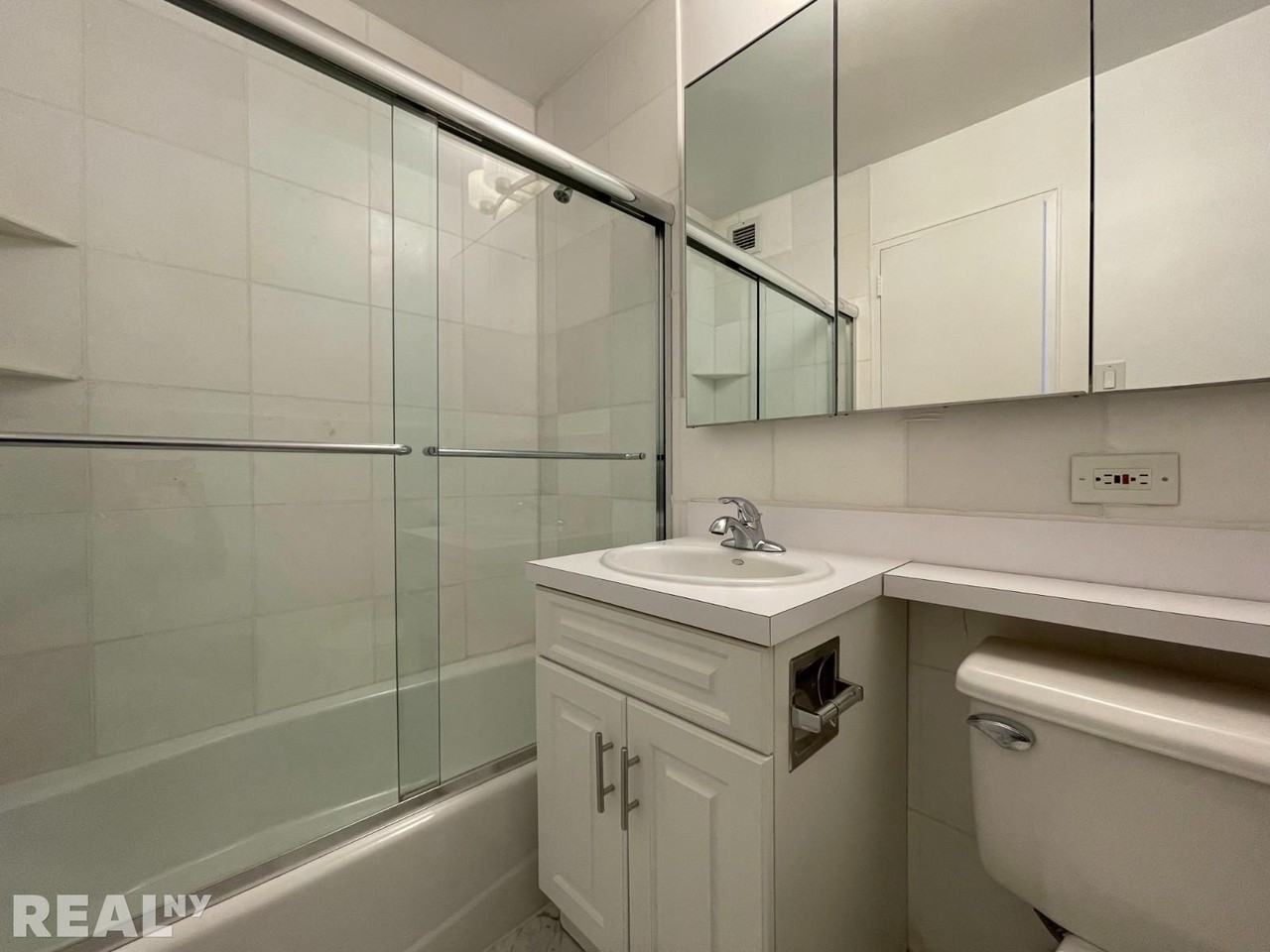 8th Ave #20D - Photo 4 of 7