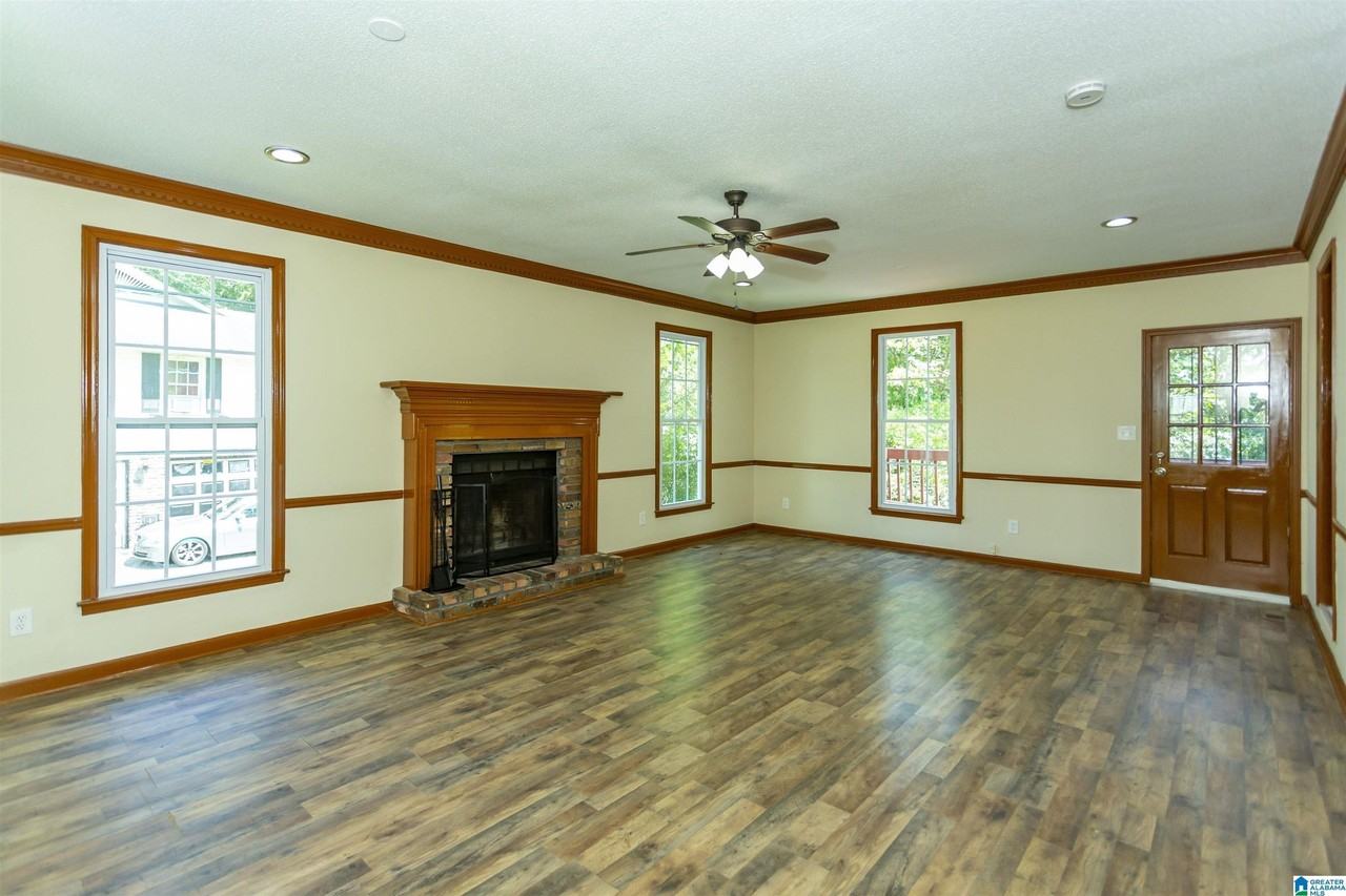 917 Dunridge Dr - Photo 3 of 13
